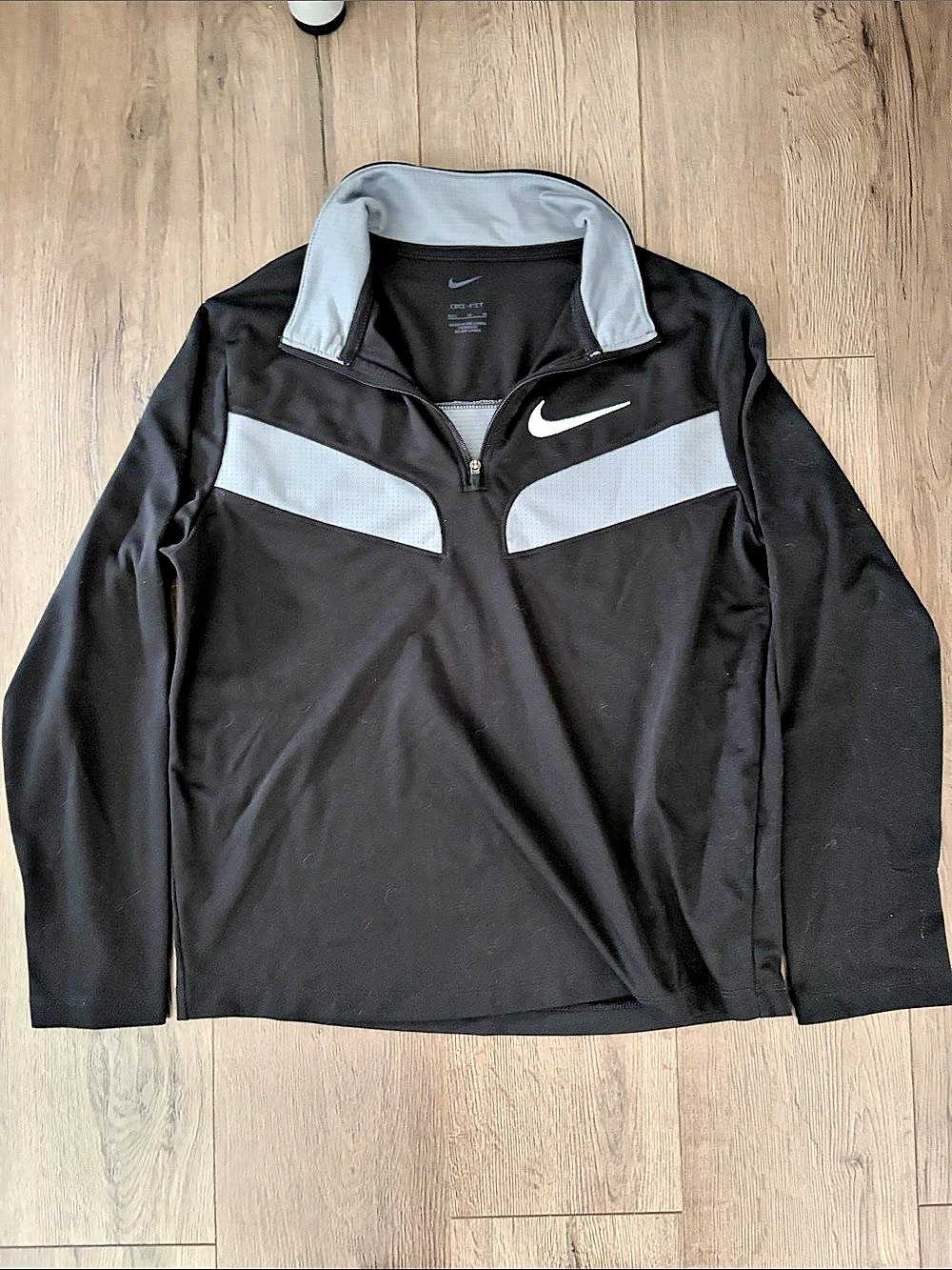 Boys Nike Dri-FIT Color Block Jacket in Black & Gray. Size Medium